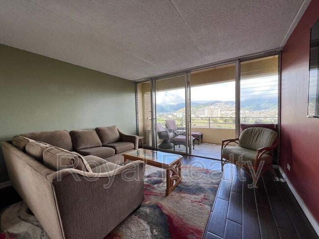 Photo - 2533 Ala Wai Blvd