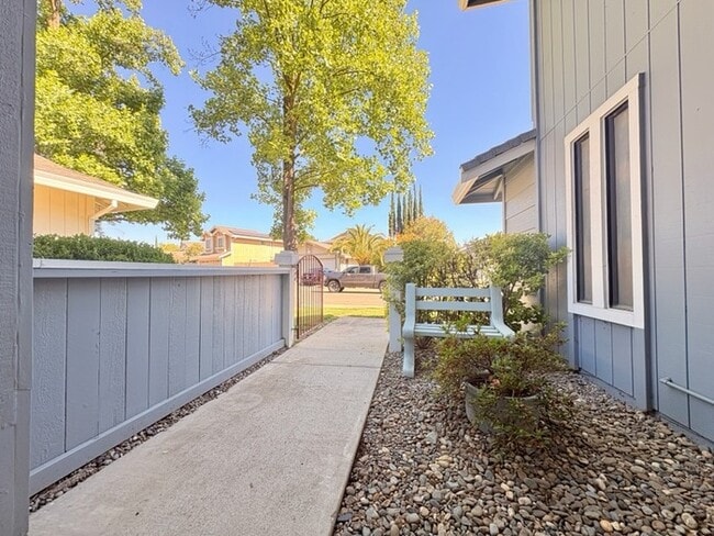 Photo - Beautiful 3 bedroom 2.5 bathroom in Antelope!