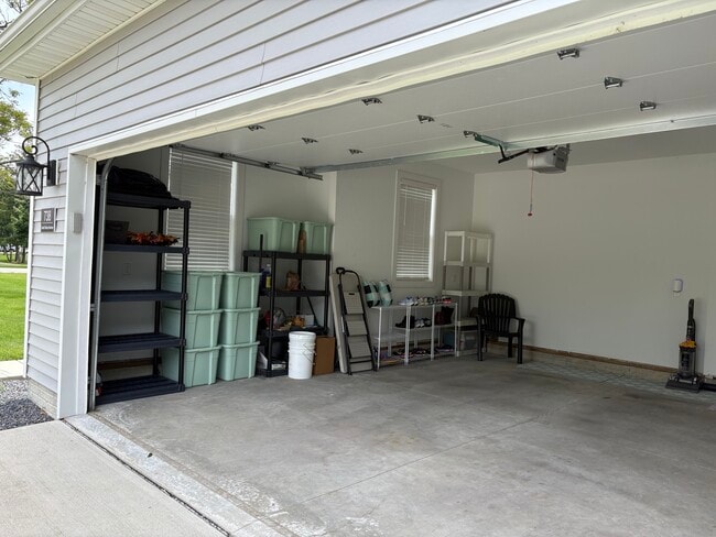 Photo - 738 S Shoop Ave