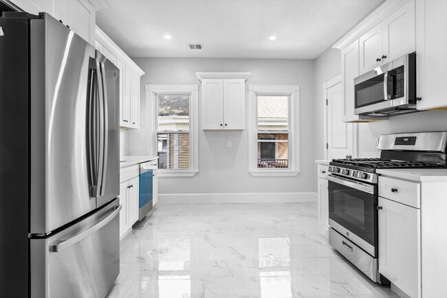 Building Photo - 67 Romsey St Unit 2