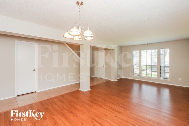 Photo - 16322 Lynn Crest Ct