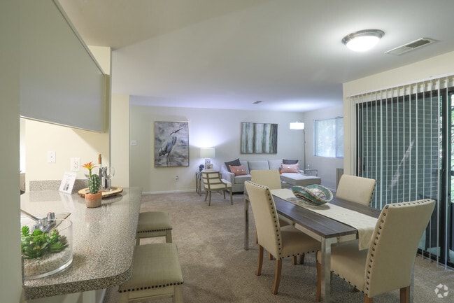 2BR, 2BA - 1,080 SF - Winterthur