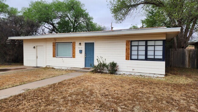 3/1 CLOSE TO CAMPUS - $500 OFF 1ST MONTH O... - 3/1 CLOSE TO CAMPUS - $500 OFF 1ST MONTH O... Casa