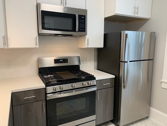 Building Photo - 72 Longwood Ave