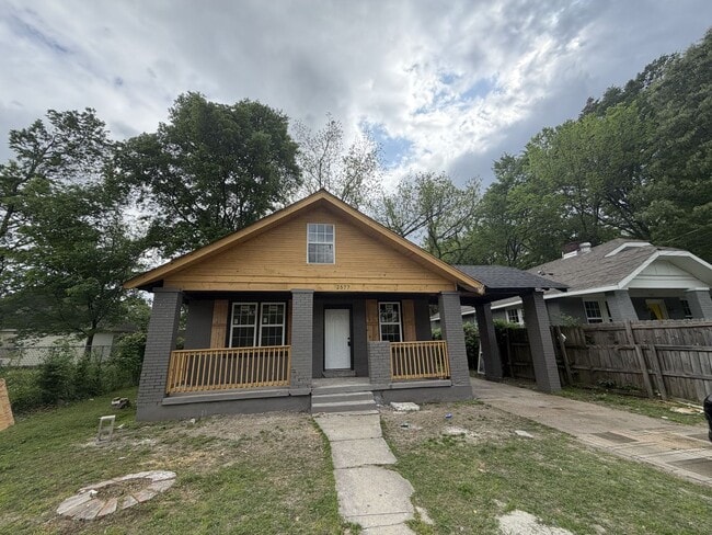 Building Photo - Spacious 3-Bedroom, 2-Bath House – Unfurnished