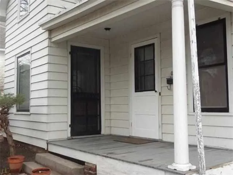 Building Photo - 320 N Dodge St