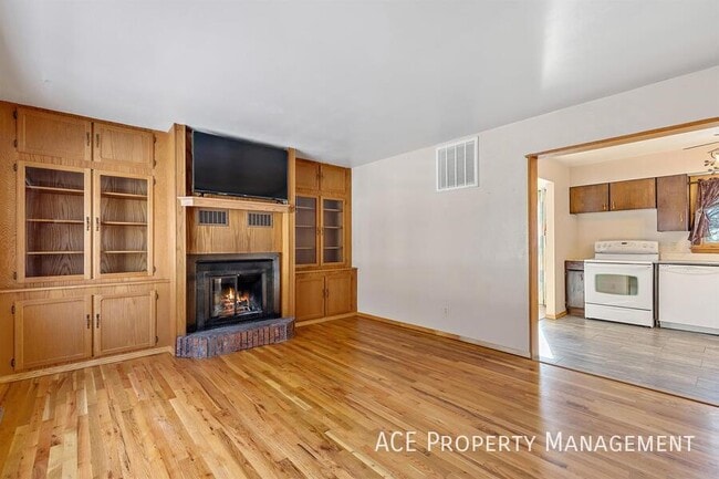 Photo - 155 Fairmont Blvd