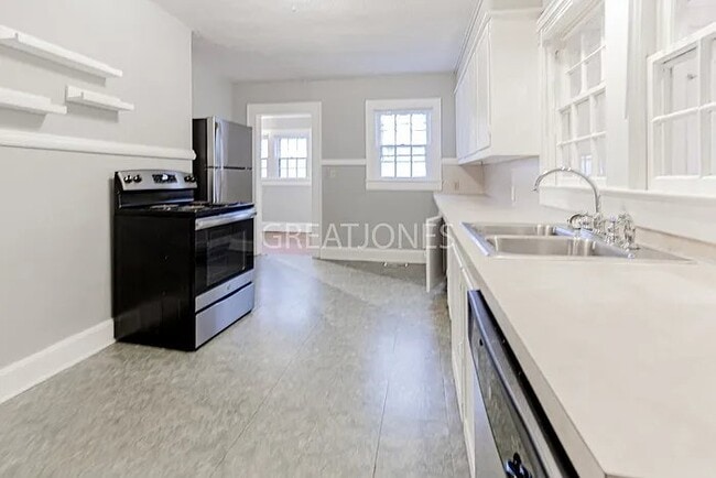 Photo - 408 Spring St