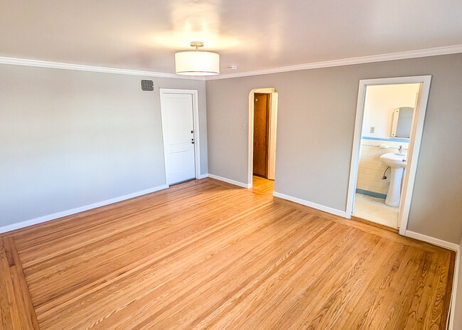 Photo - 847 28th Ave