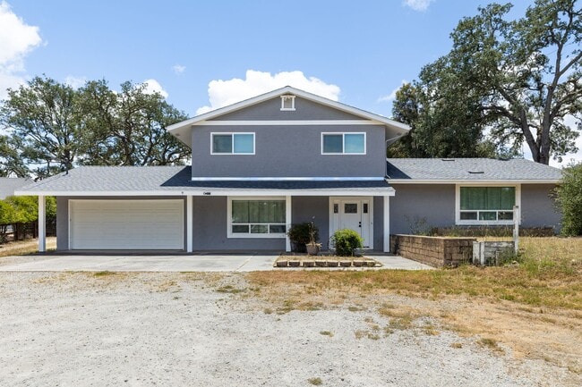 Building Photo - Beautiful 3B/3B Westside Atascadero