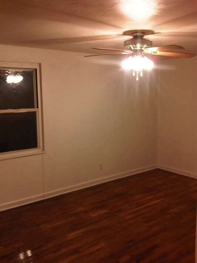 Bedroom - 1206 Woodbine St