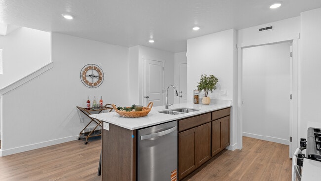 Photo - 1505 E 720 N