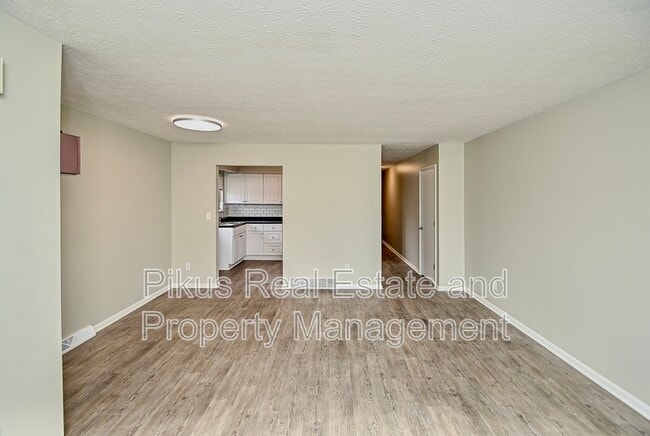 Photo - 593 Baldwin Rd