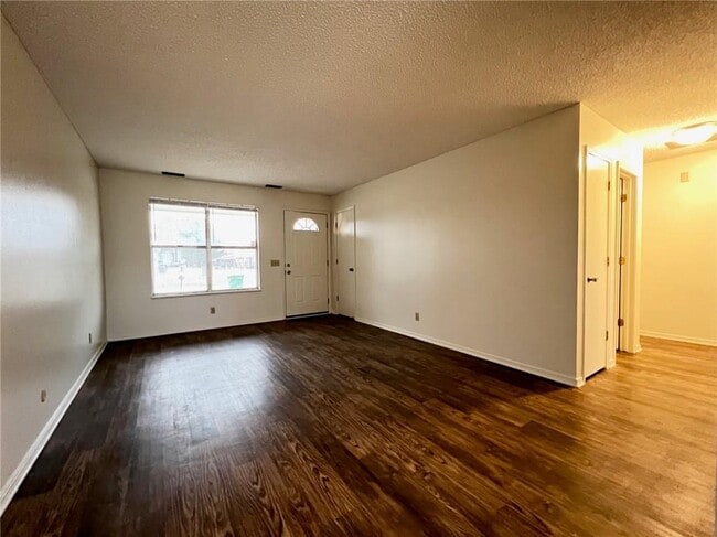 Photo - 2004 Horseshoe Dr