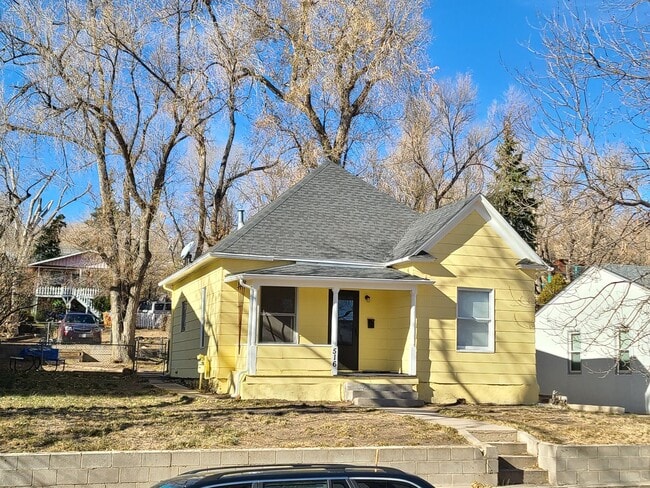 Building Photo - Historic 3 Bedroom West Side Home