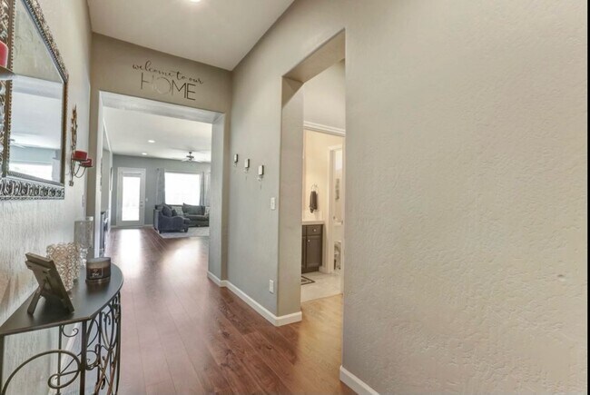 Photo - 2525 W Connelly Ave
