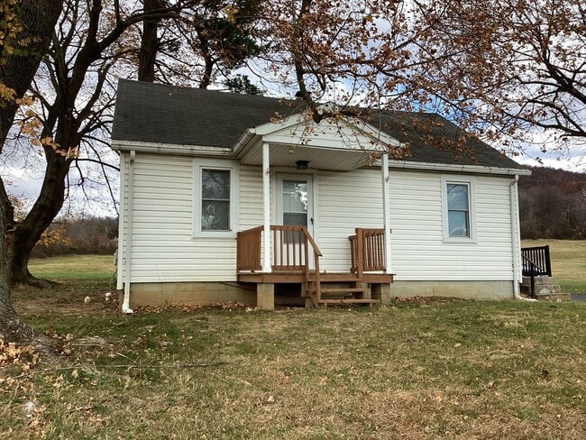 Building Photo - Charming House in the Country