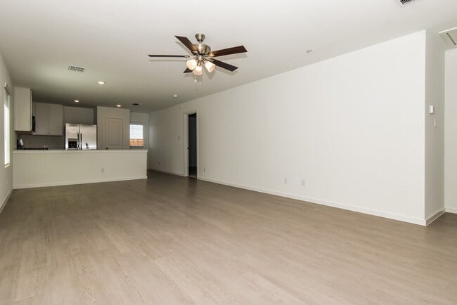 Photo - 1719 Crossbill St