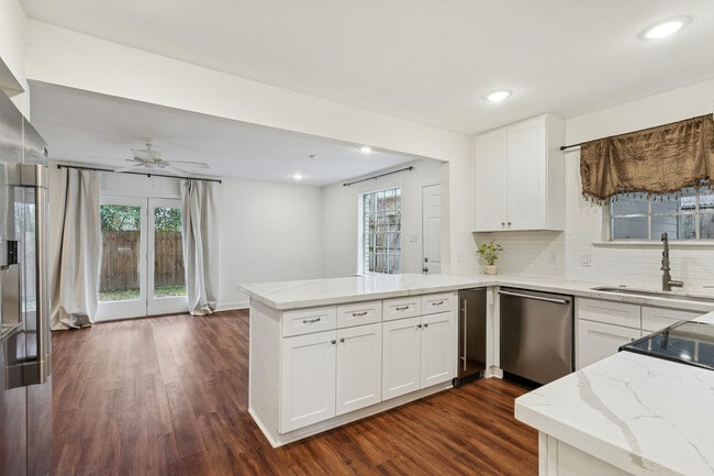 Photo - 1415 Homer St