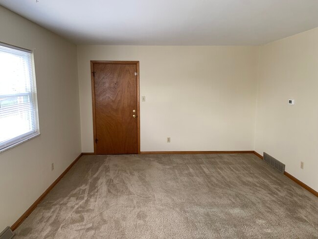 Sala de estar - 5400 Beacon Hill Rd Unidad #C