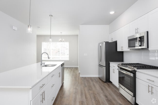4BD, 3BA Townhome - 1,954SF
