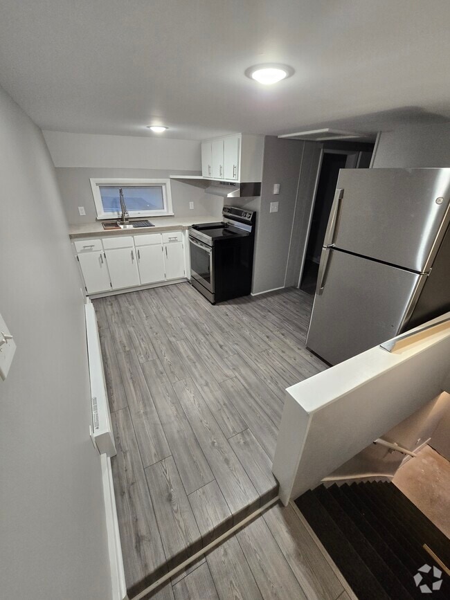 Building Photo - 244 Vandervoort St Unit Rear upper Rental
