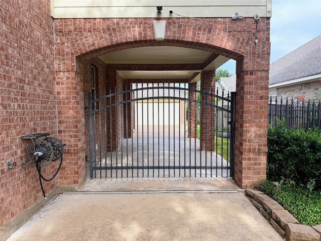 2819 Town Gate Ct