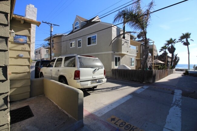 Photo - 717 Portsmouth Ct