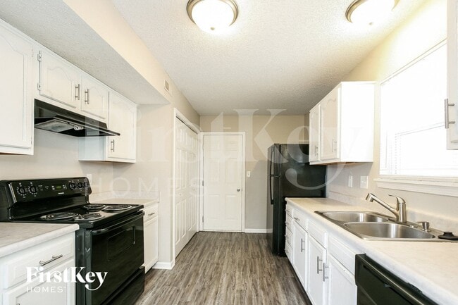 Photo - 563 Bridgestone Dr