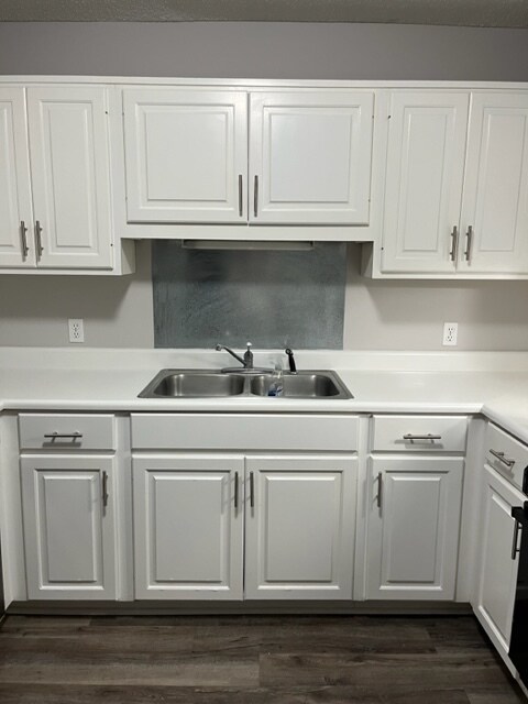 Kitchen - 6271 Bemiss Rd Unidad Triplex