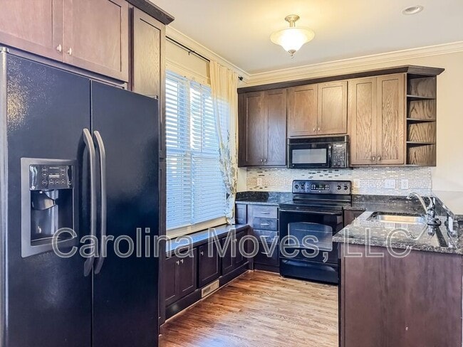 Photo - 706 Bennett St