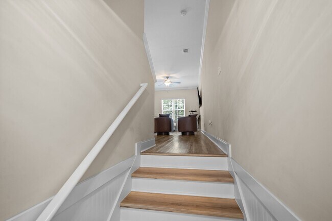 Photo - 3 Bedroom Townhome Across from Richmond Hill Golf Club