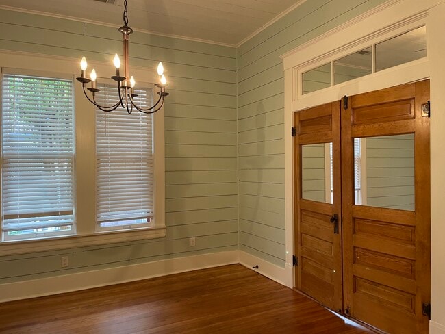 Dining Room - 1013 W 6th St