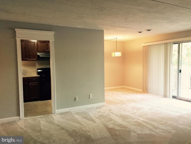 Building Photo - 2630 Fort Farnsworth Rd Unit 148