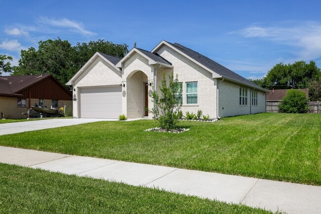 Photo - 2303 Cunningham Dr
