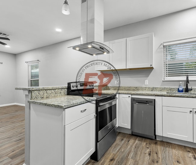 Photo - 221 N Bermuda St