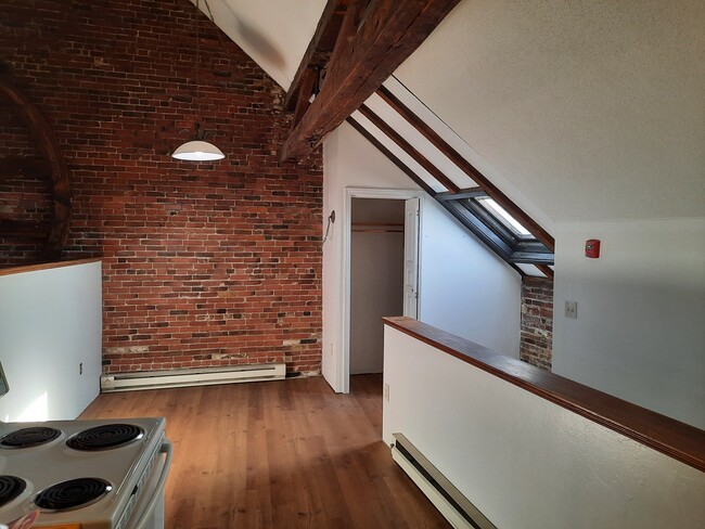 Building Photo - 42 Market St Unit Apt #3