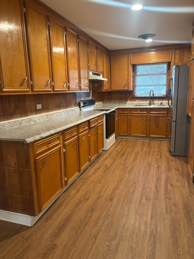 Photo - 451 E Dinkins St