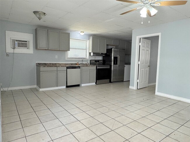 Photo - 218 Water Glen Dr