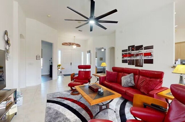 Photo - Stunning Electric INCLUDED Pet Friendly 4B...