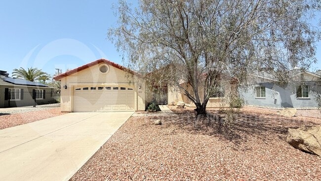 Building Photo - 822 W Earll Dr Rental