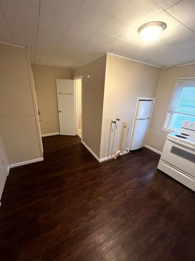 Photo - 614 E Streeter Ave Unit Apt 4