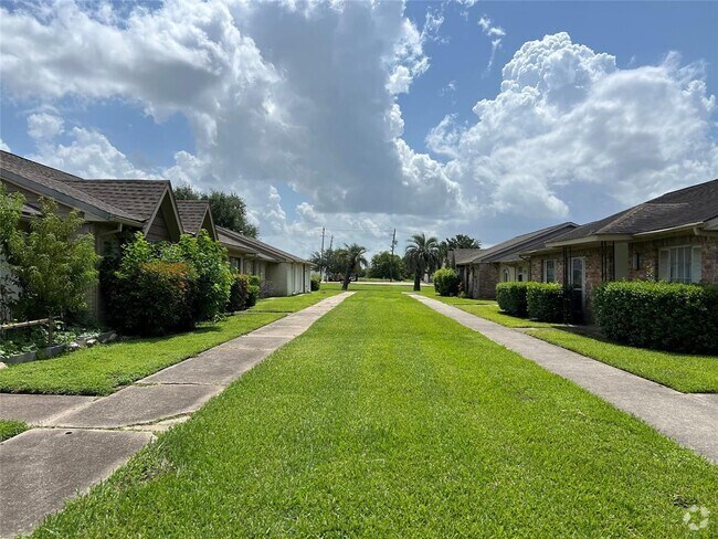 Building Photo - 8330 Leamont Dr Rental