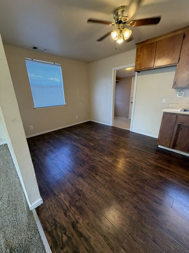 Photo - Charming 2/1 close to downtown!