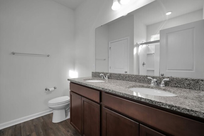 Photo - Great location in Richmond Hill