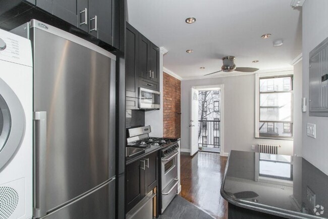 Building Photo - 309 E 8th St Rental