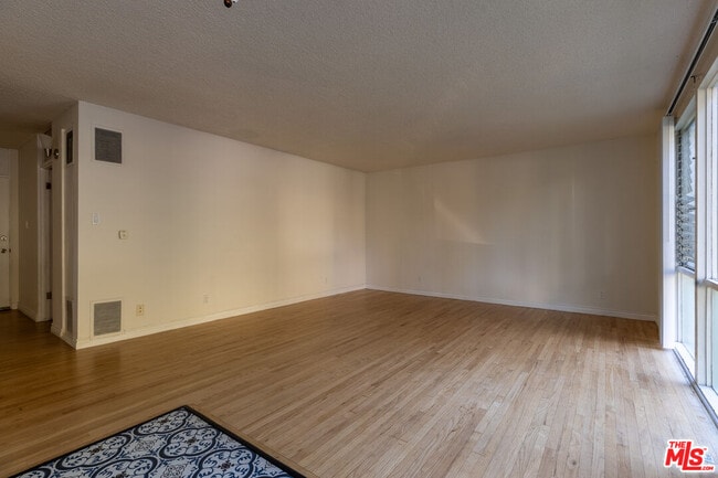 Photo - 11133 Rose Ave Unit 3