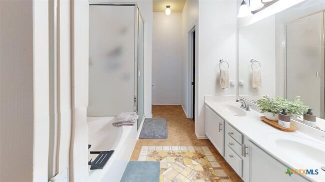 Photo - 6705 Rosita Oak Dr