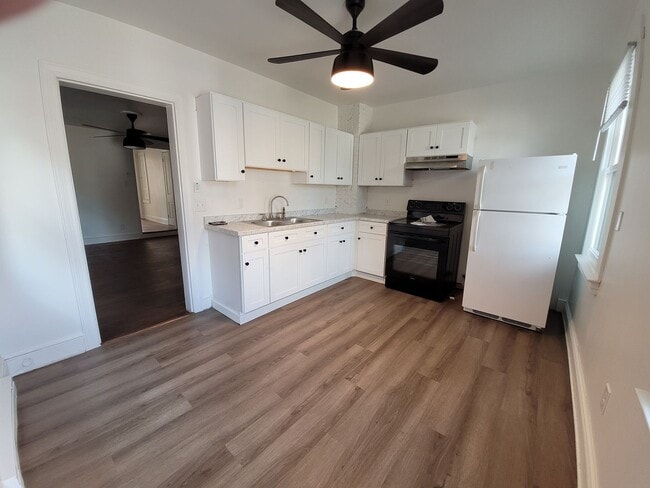 Building Photo - 565 W Market St Unit Apt 2