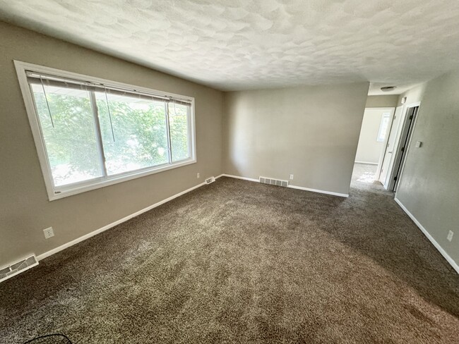 Living Room - 503 W Valley Dr Unit 501